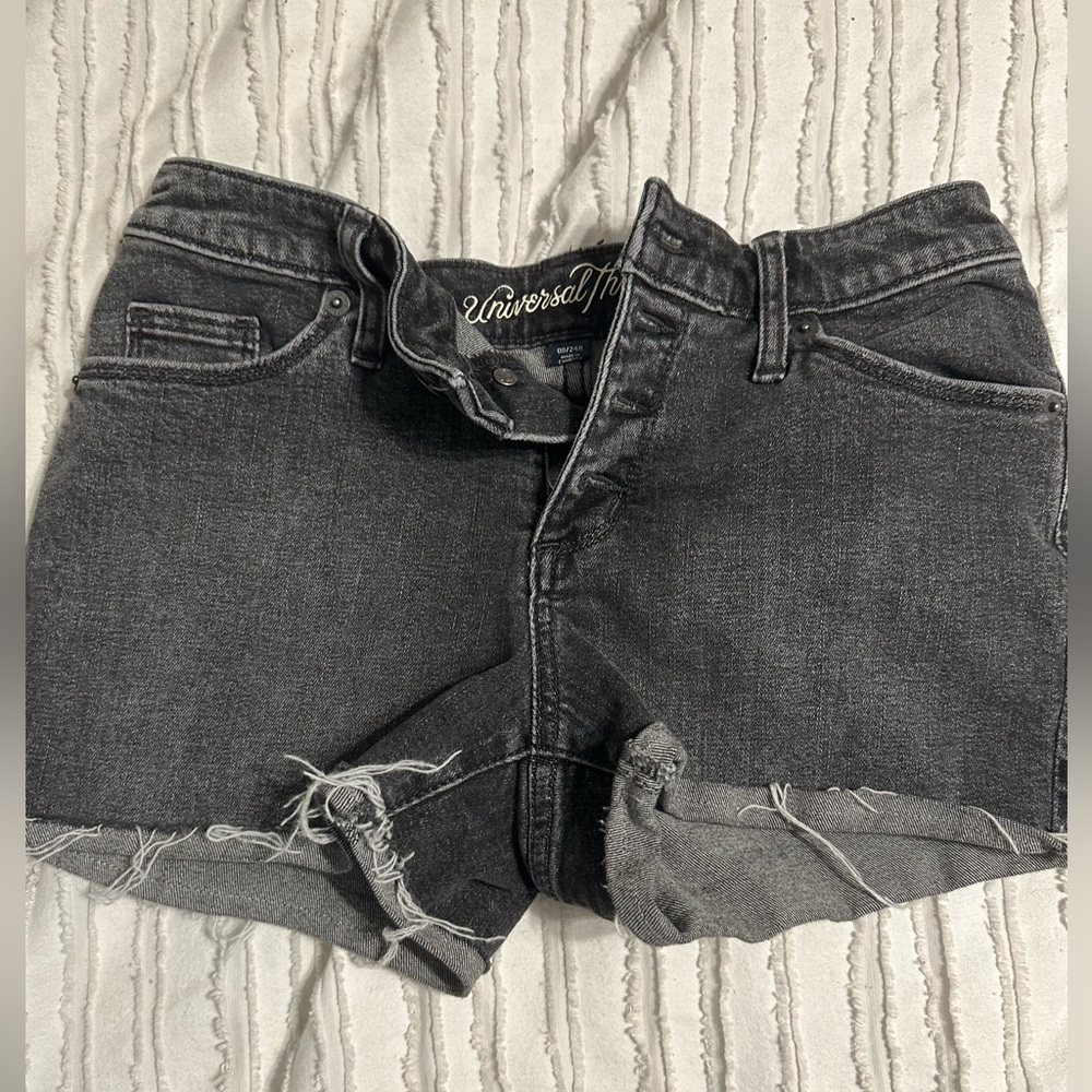 Grayish/Black shorts!